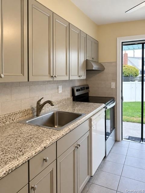 306 Peters Avenue - Photo 1