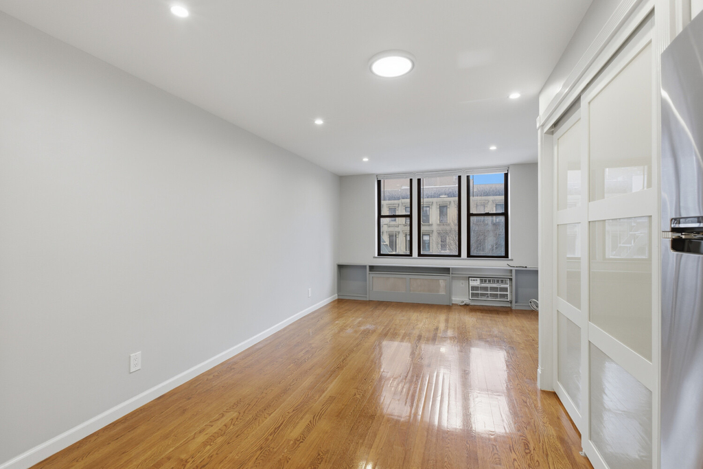 1628 2nd Avenue - Photo 2