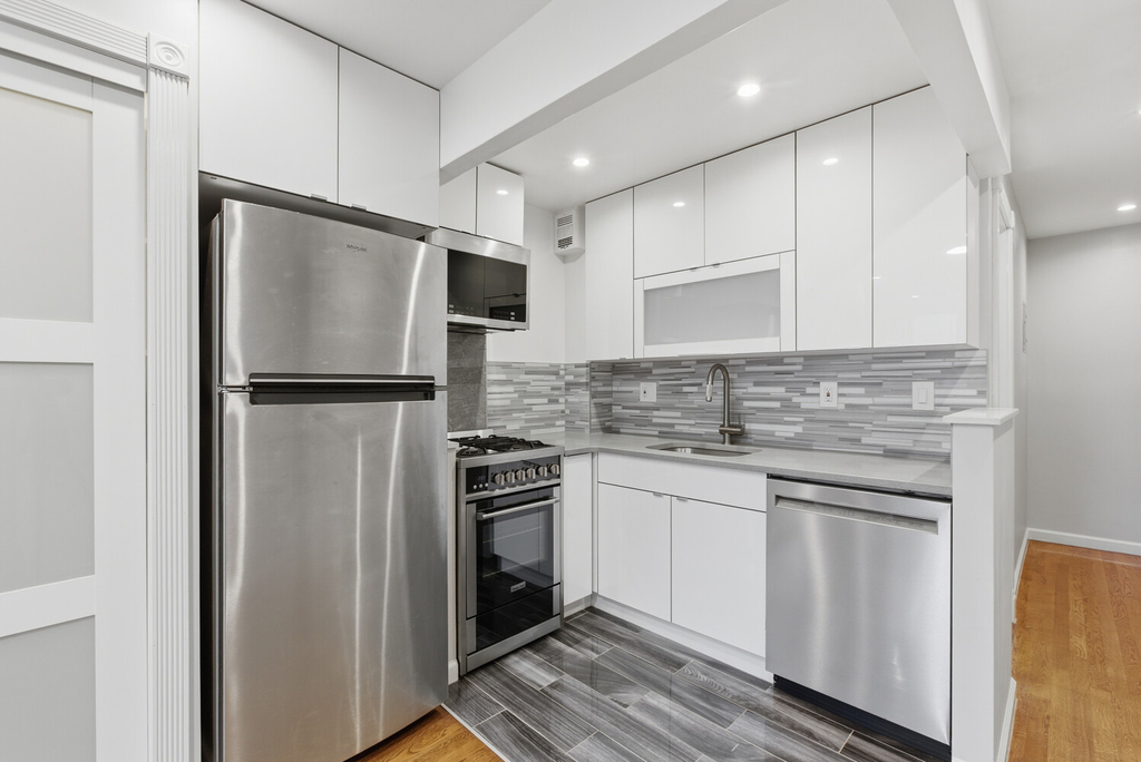 1628 2nd Avenue - Photo 4