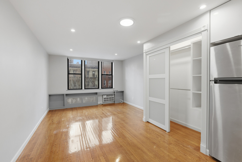 1628 2nd Avenue - Photo 0