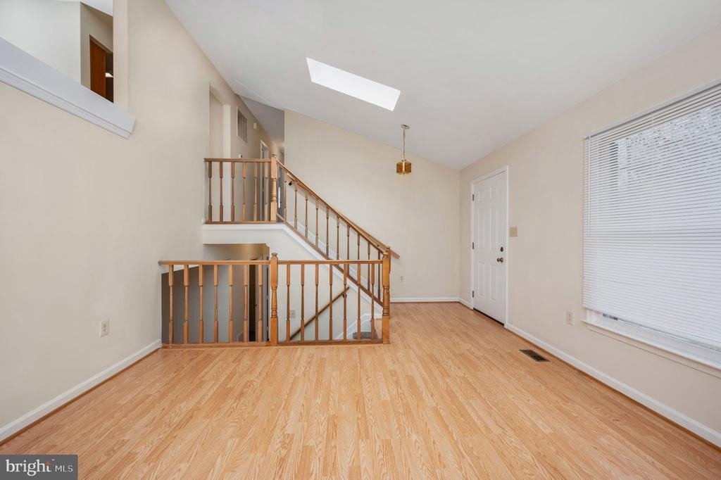 10704 Whiperwhill Court N - Photo 6
