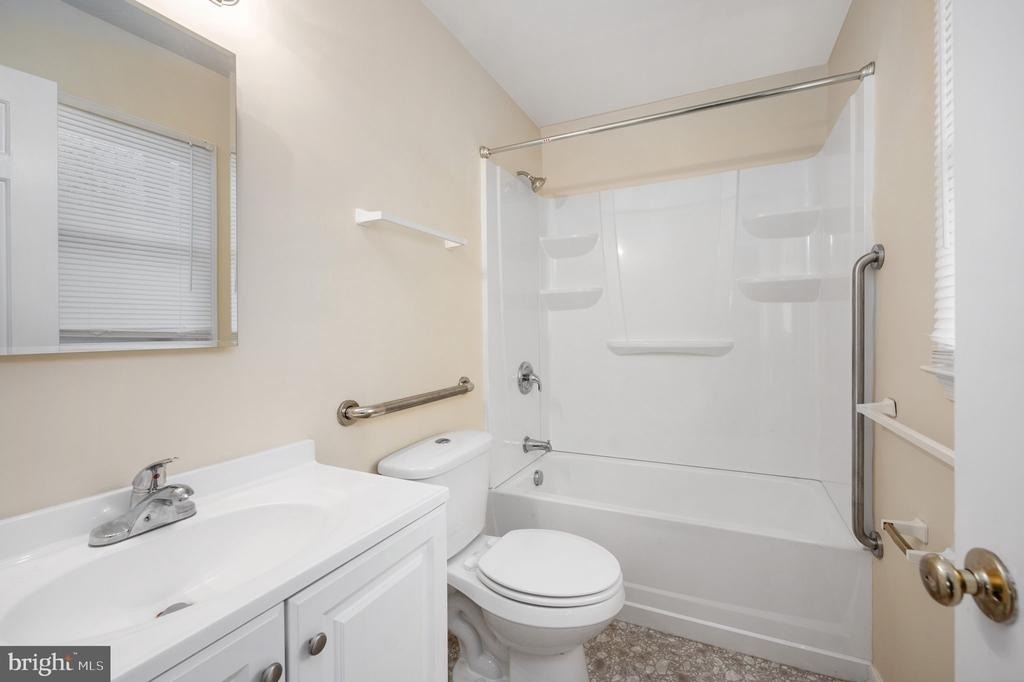 10704 Whiperwhill Court N - Photo 21