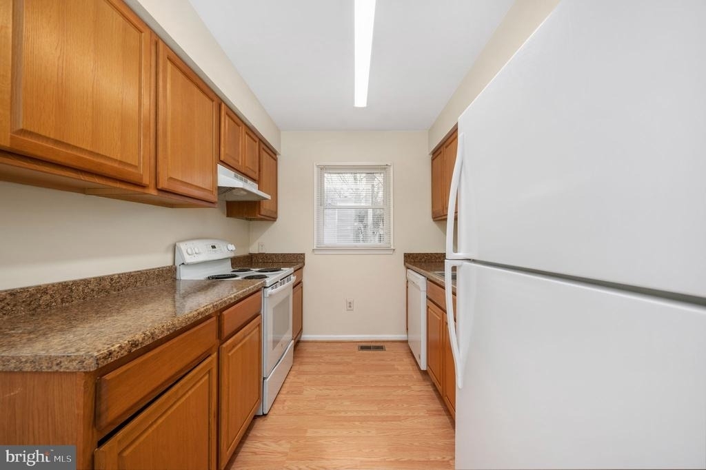 10704 Whiperwhill Court N - Photo 8