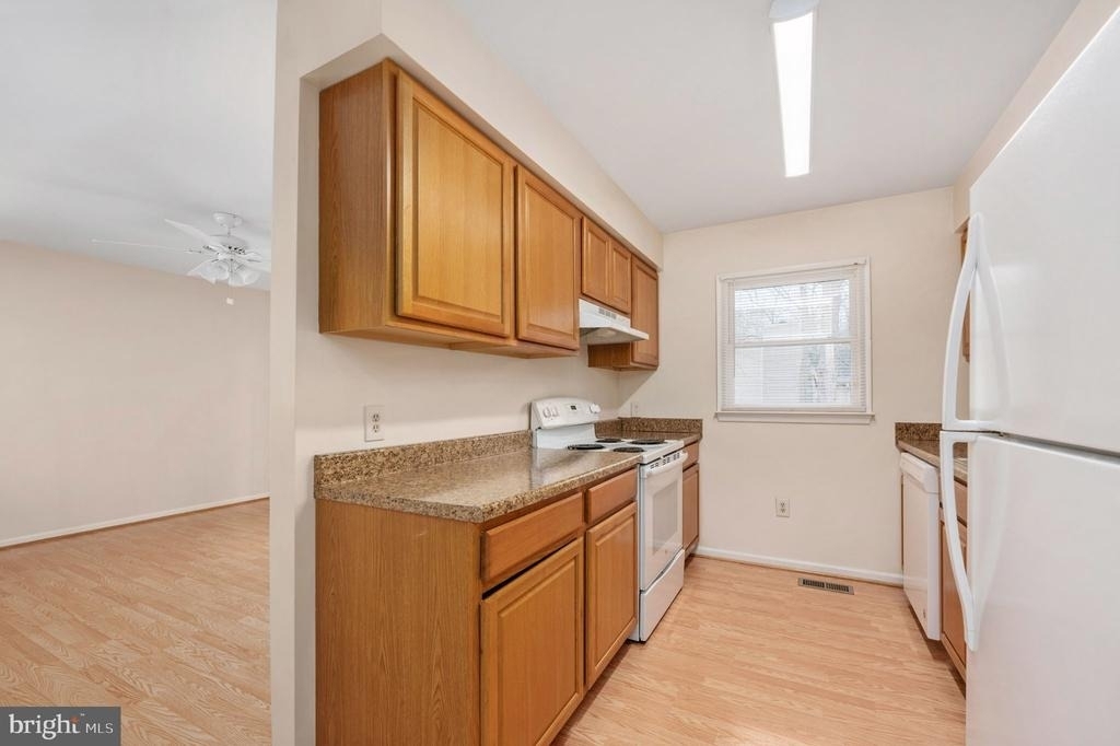10704 Whiperwhill Court N - Photo 10