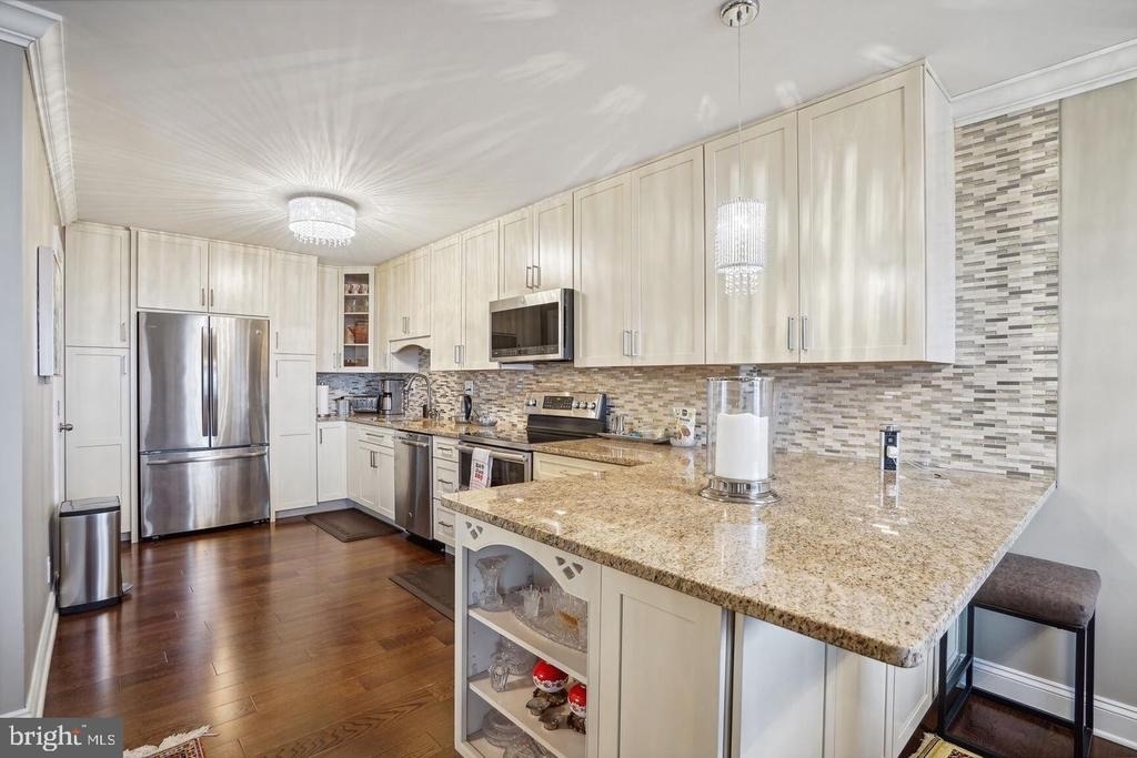 8350 Greensboro Drive - Photo 9