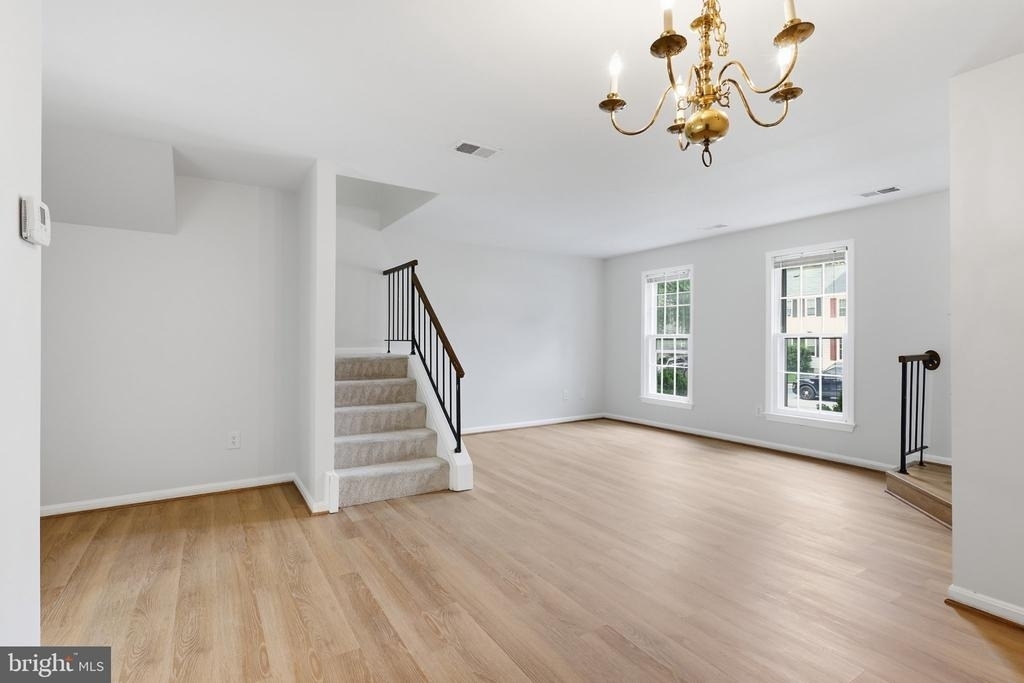 8013 Dayspring Court - Photo 8