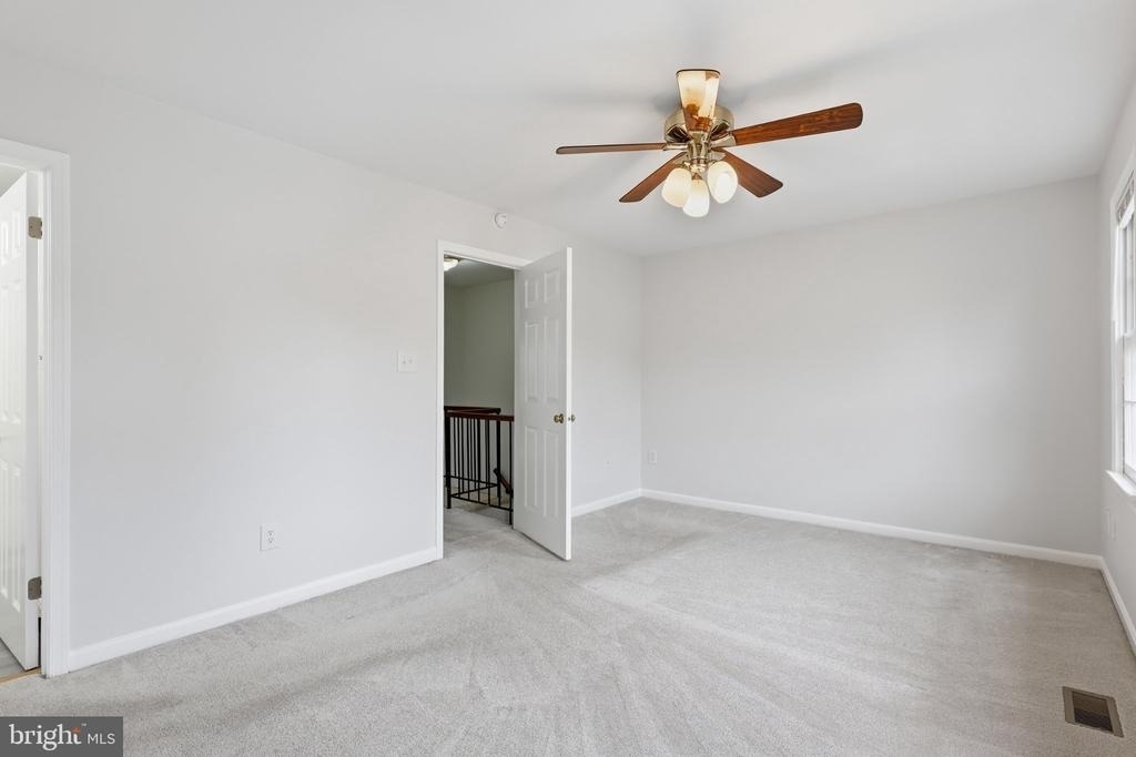 8013 Dayspring Court - Photo 15