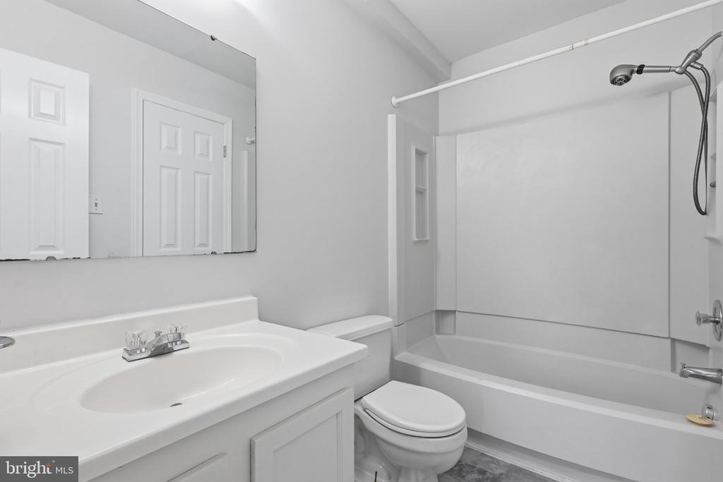 8013 Dayspring Court - Photo 17