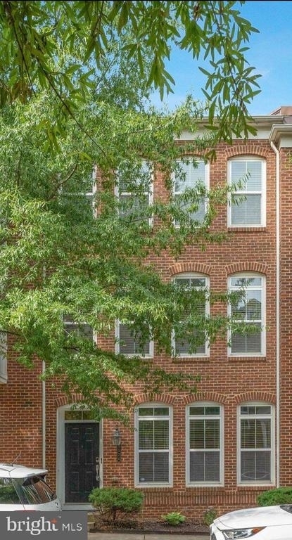 9524 Canonbury Square - Photo 0