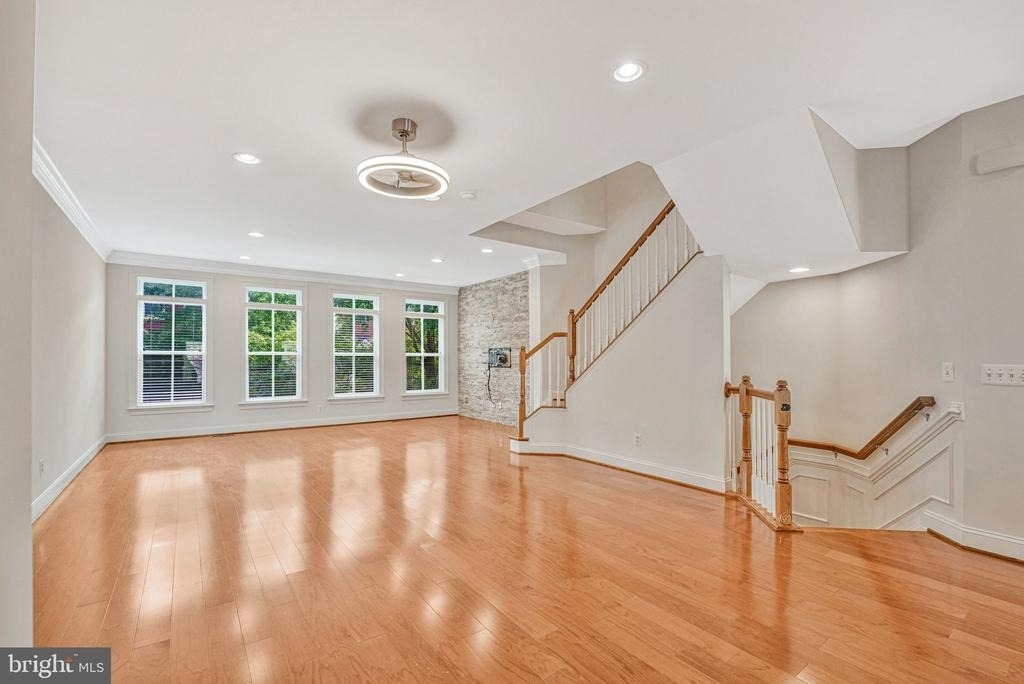 9524 Canonbury Square - Photo 10