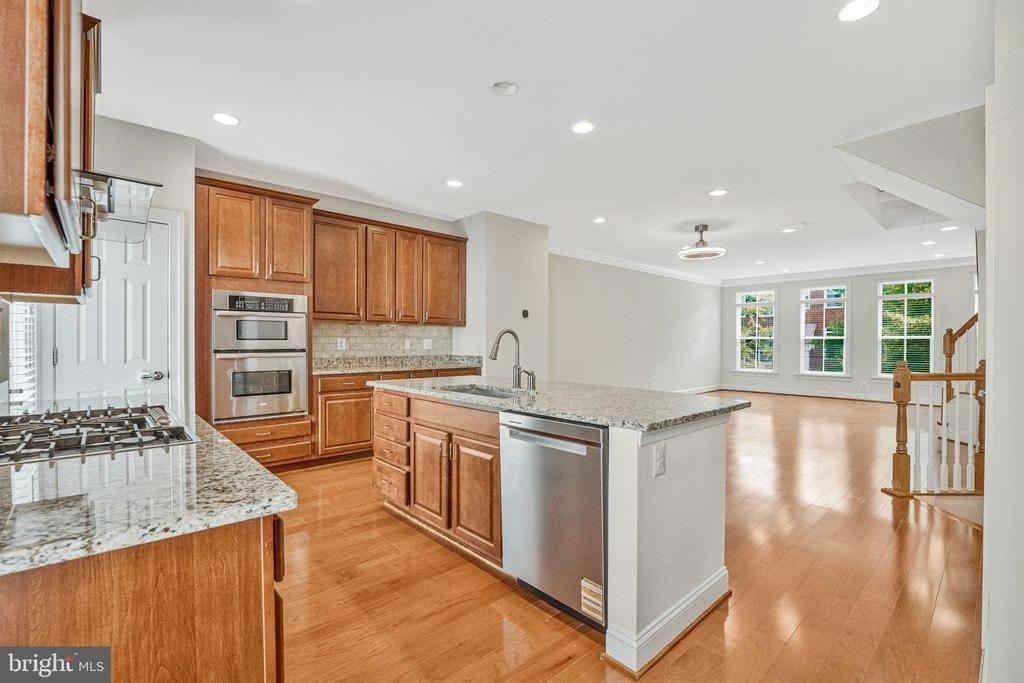 9524 Canonbury Square - Photo 8