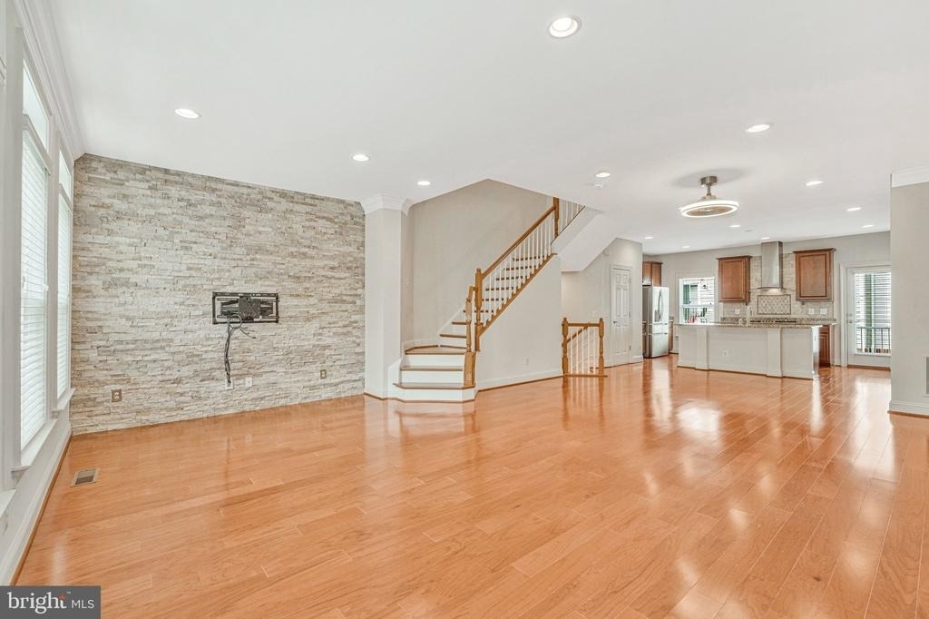 9524 Canonbury Square - Photo 14