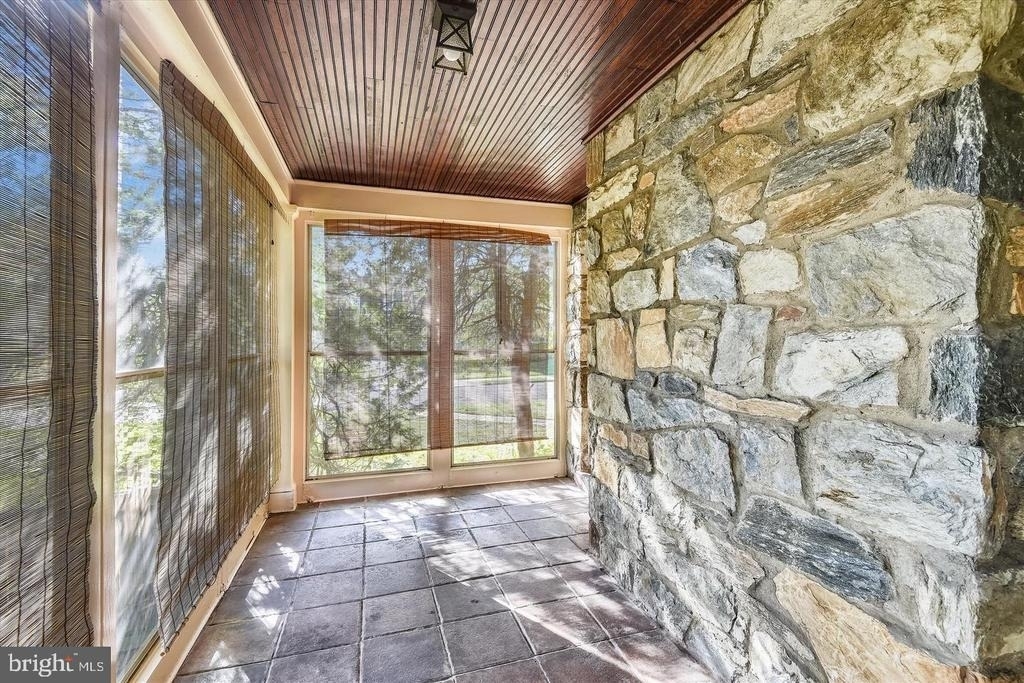 400 Meadow Lane - Photo 10