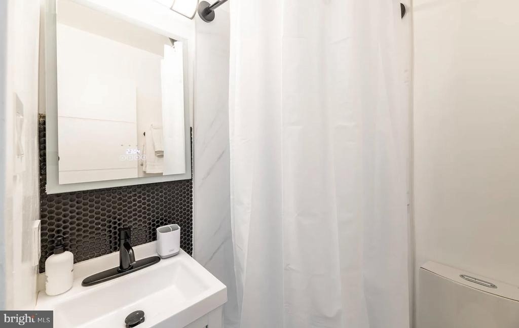 250 S Reynolds Street - Photo 17
