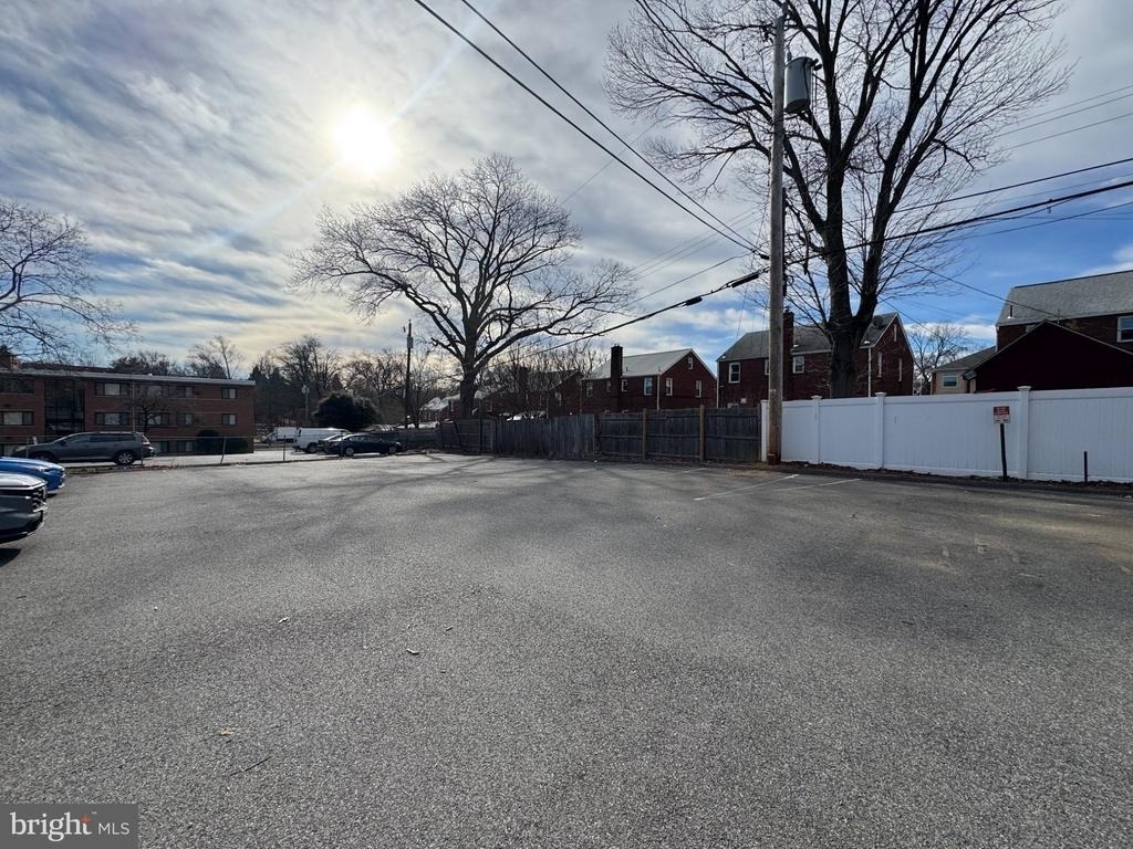 500 S Courthouse Road - Photo 1