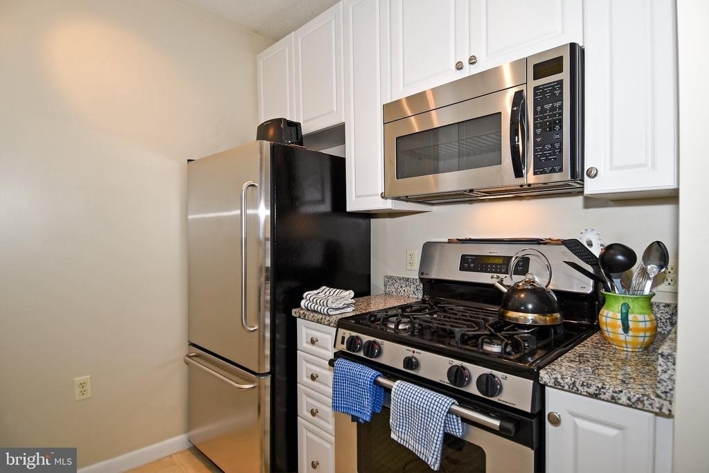 851 N Glebe Road - Photo 12