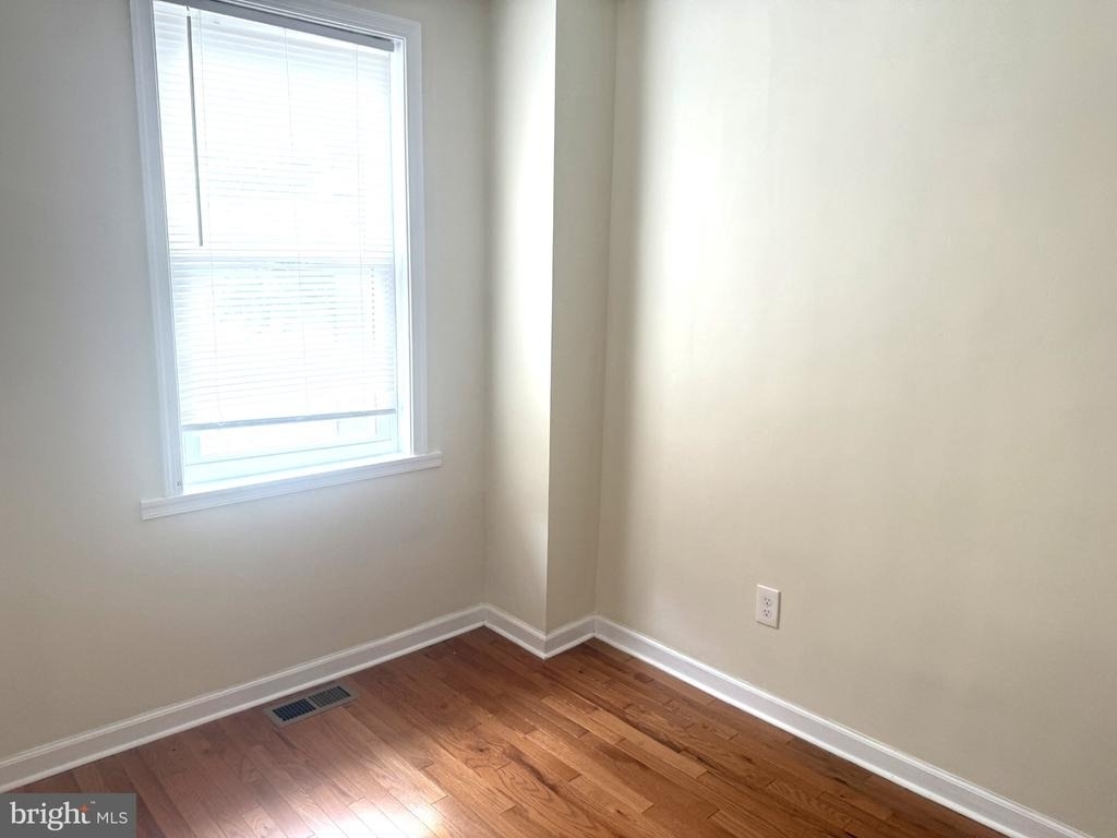 3702 Midvale Avenue - Photo 7