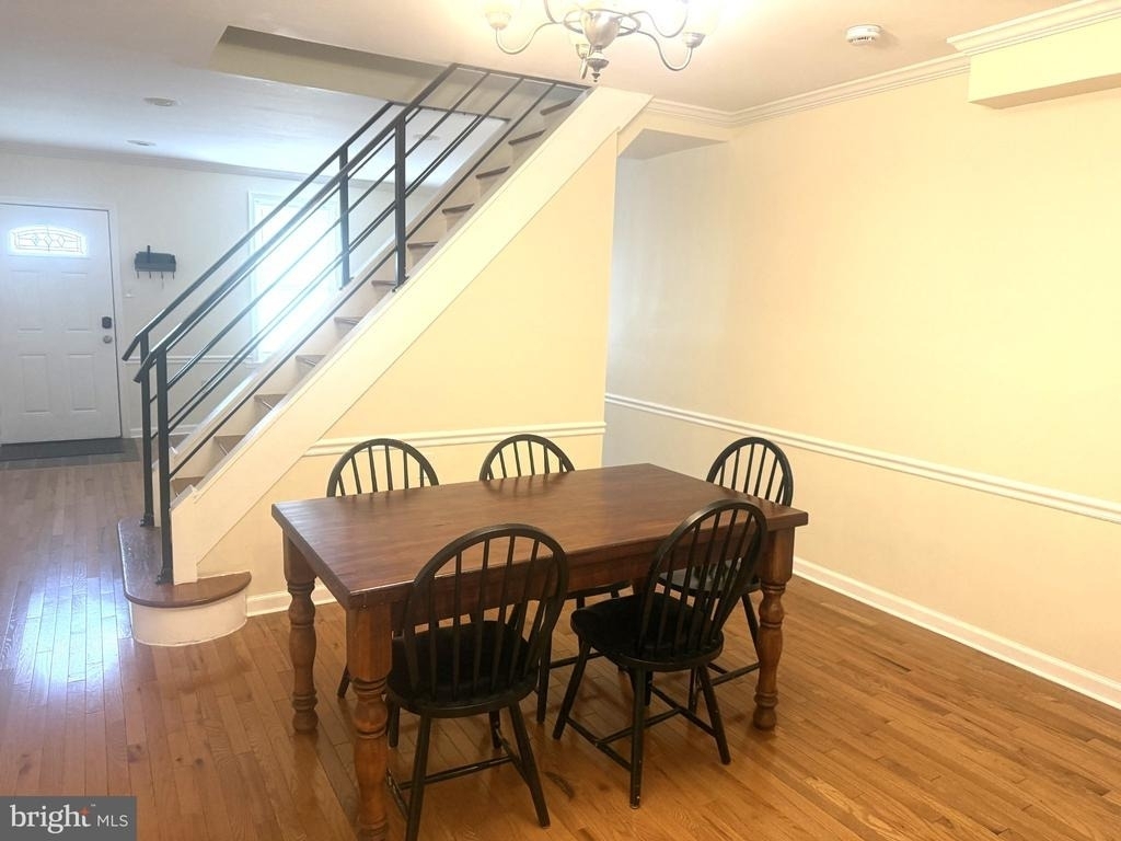 3702 Midvale Avenue - Photo 2