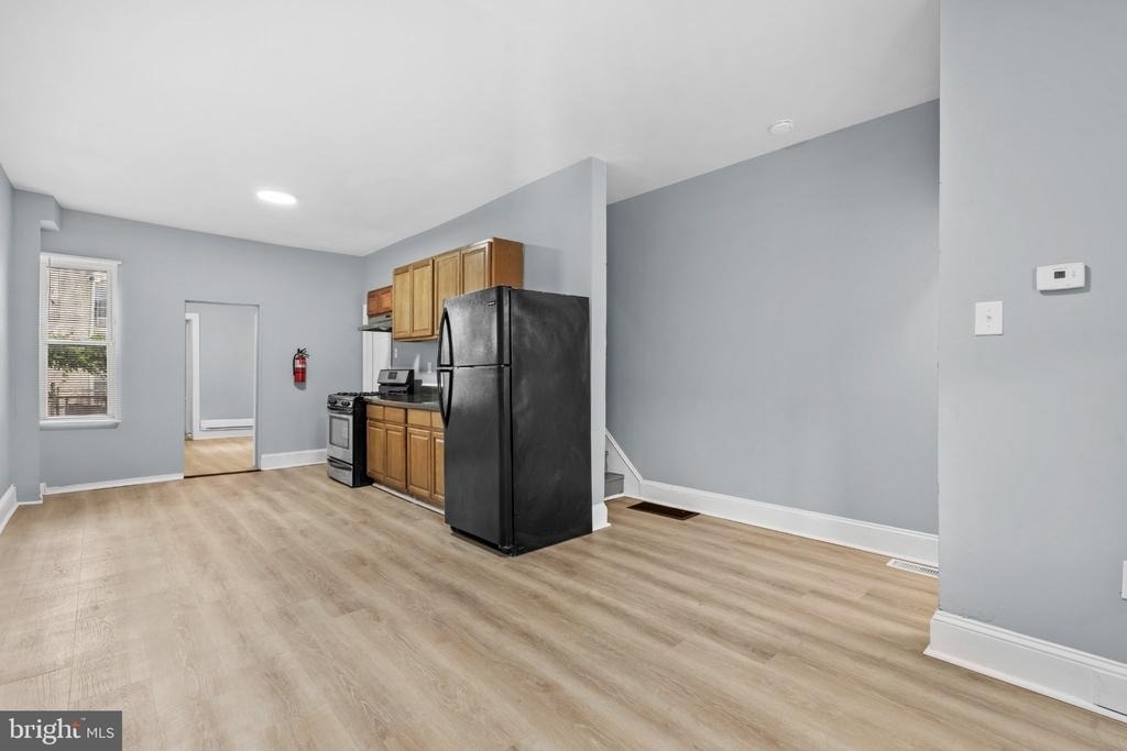 1835 W Juniata Street - Photo 2