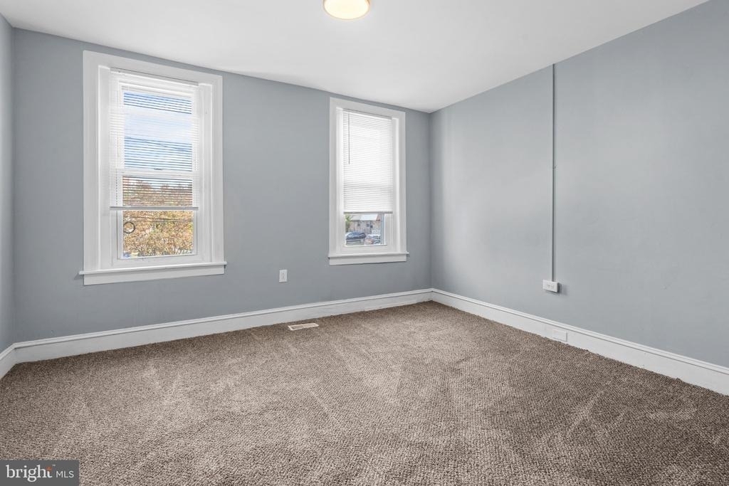 1835 W Juniata Street - Photo 9