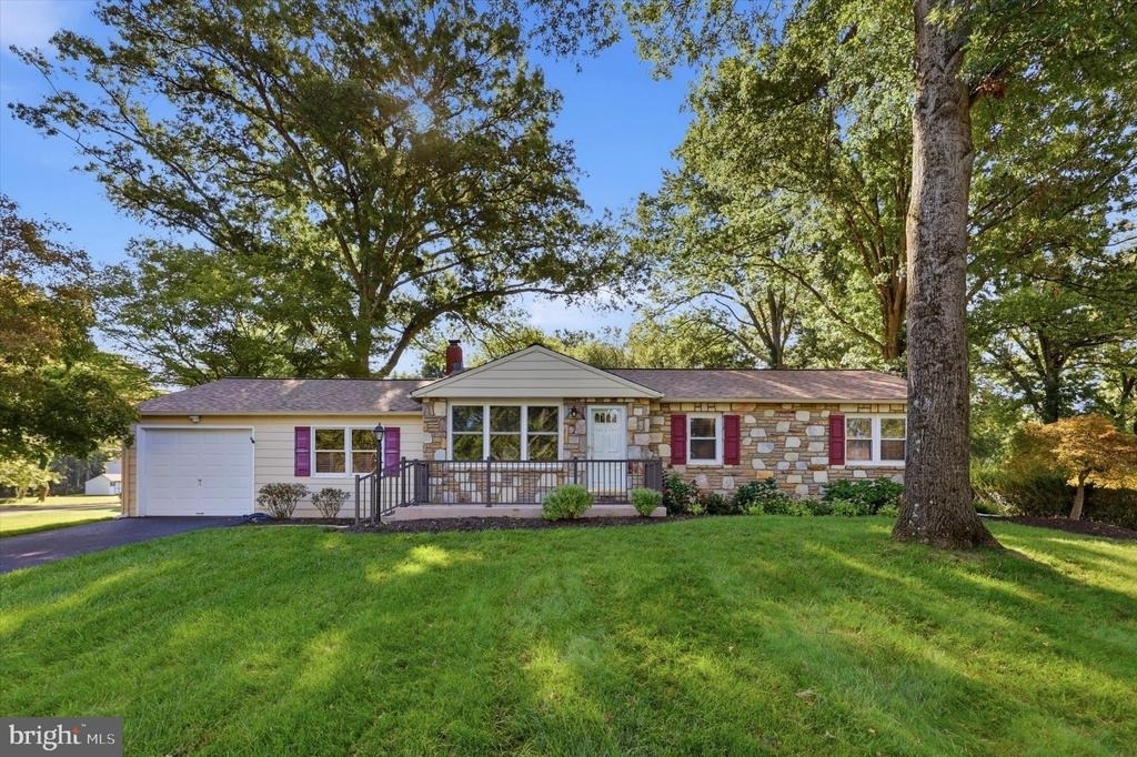 320 Richardson Road - Photo 0