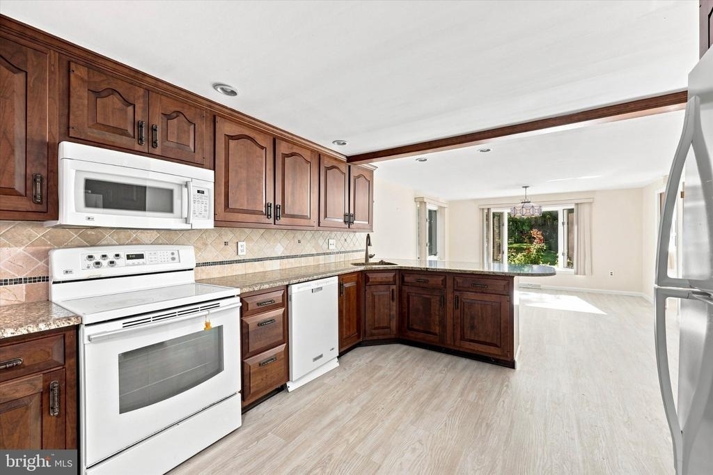 320 Richardson Road - Photo 9