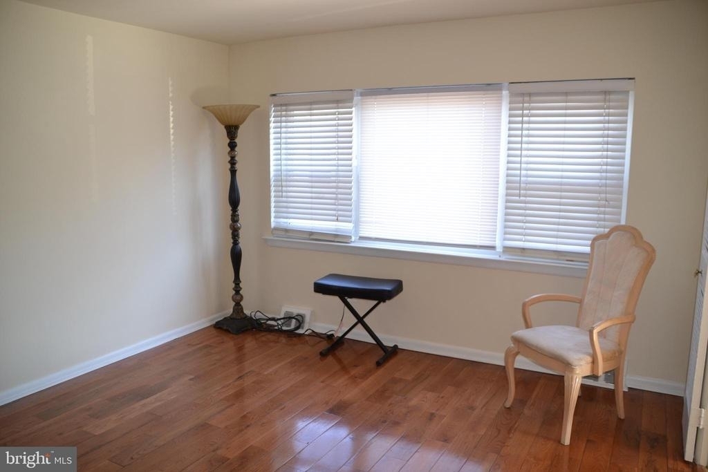 246 Ardmore Avenue - Photo 2