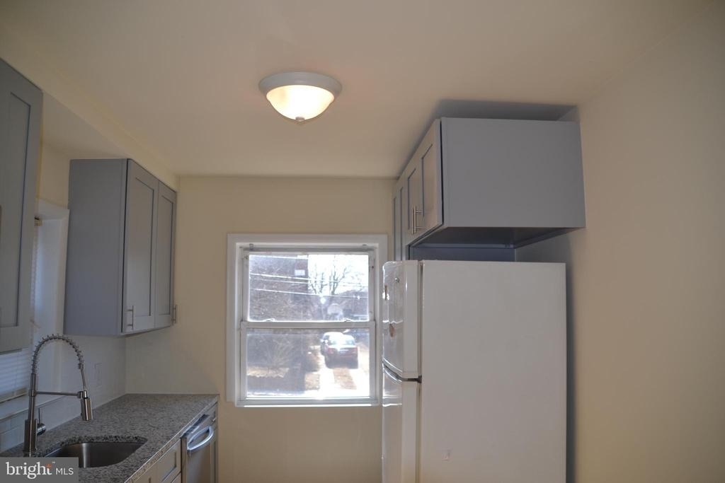 246 Ardmore Avenue - Photo 9