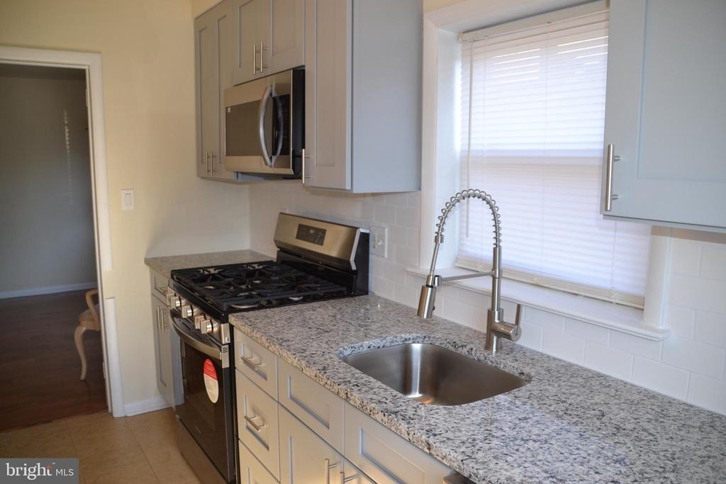 246 Ardmore Avenue - Photo 6