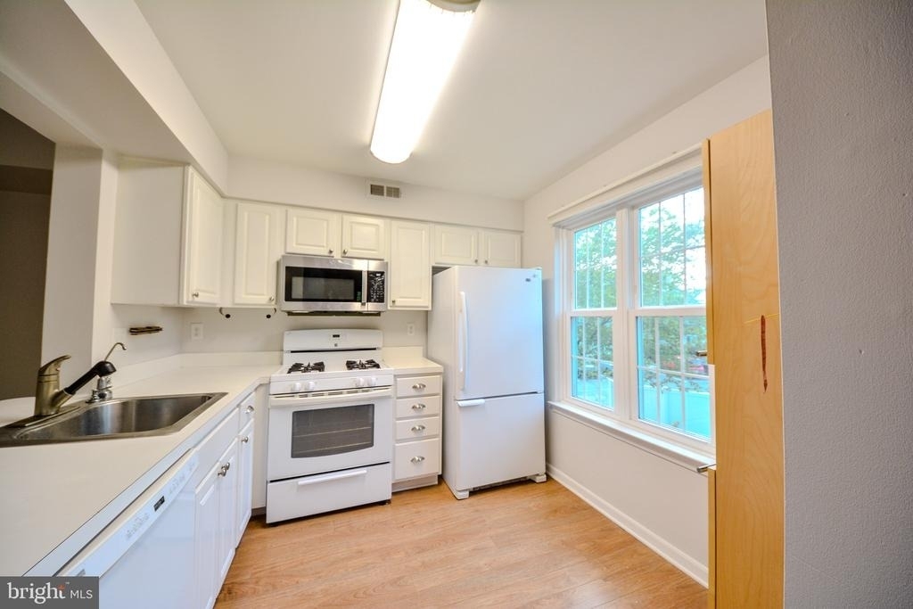 1404 Saxony Drive - Photo 11