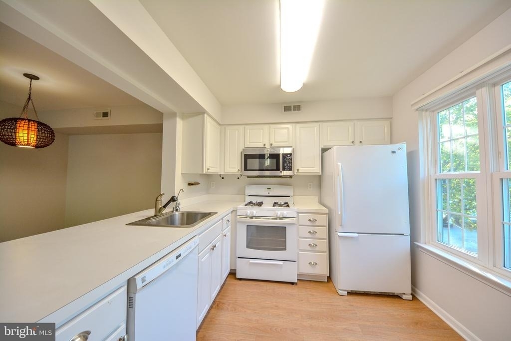 1404 Saxony Drive - Photo 10