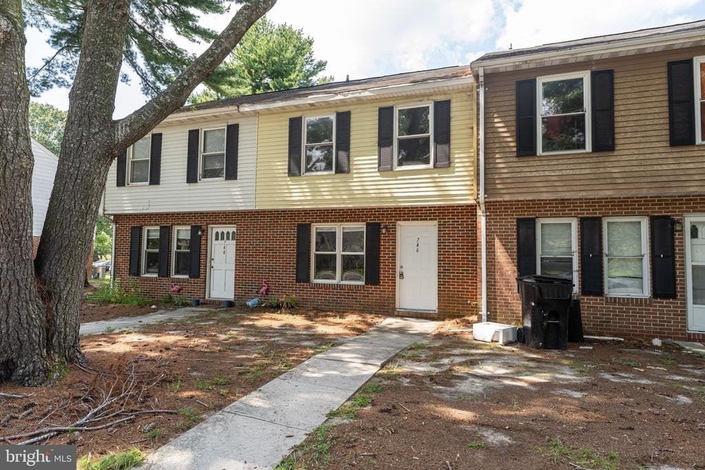 746 Hemlock Street - Photo 1