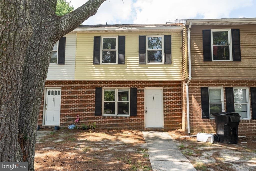 746 Hemlock Street - Photo 0