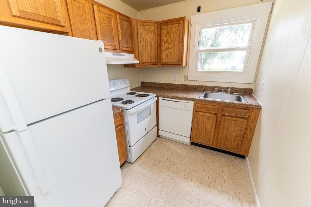 746 Hemlock Street - Photo 11