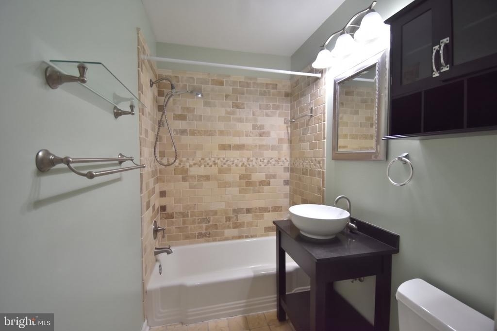 10650 Weymouth Street - Photo 8