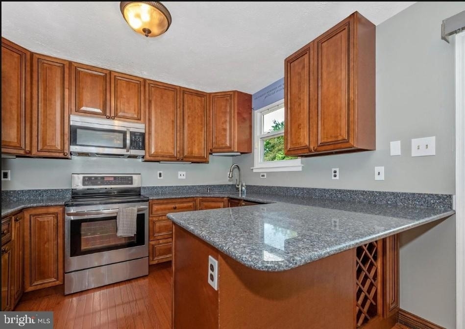 381 W Thornhill - Photo 10