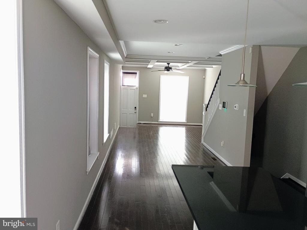 1 Clinton Street N - Photo 3
