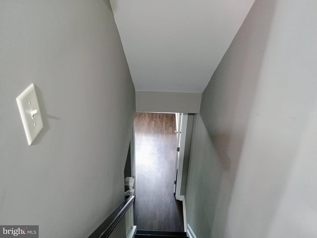 1 Clinton Street N - Photo 9
