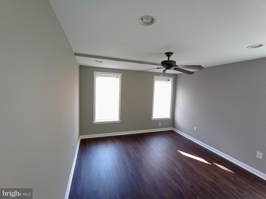 1 Clinton Street N - Photo 20
