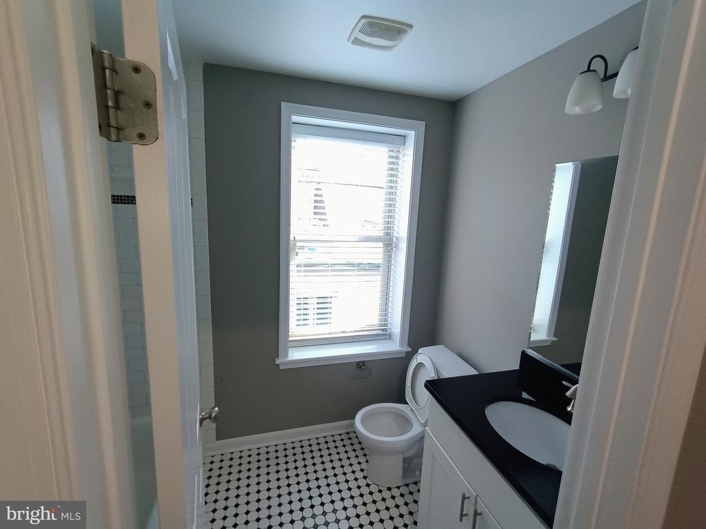 1 Clinton Street N - Photo 22