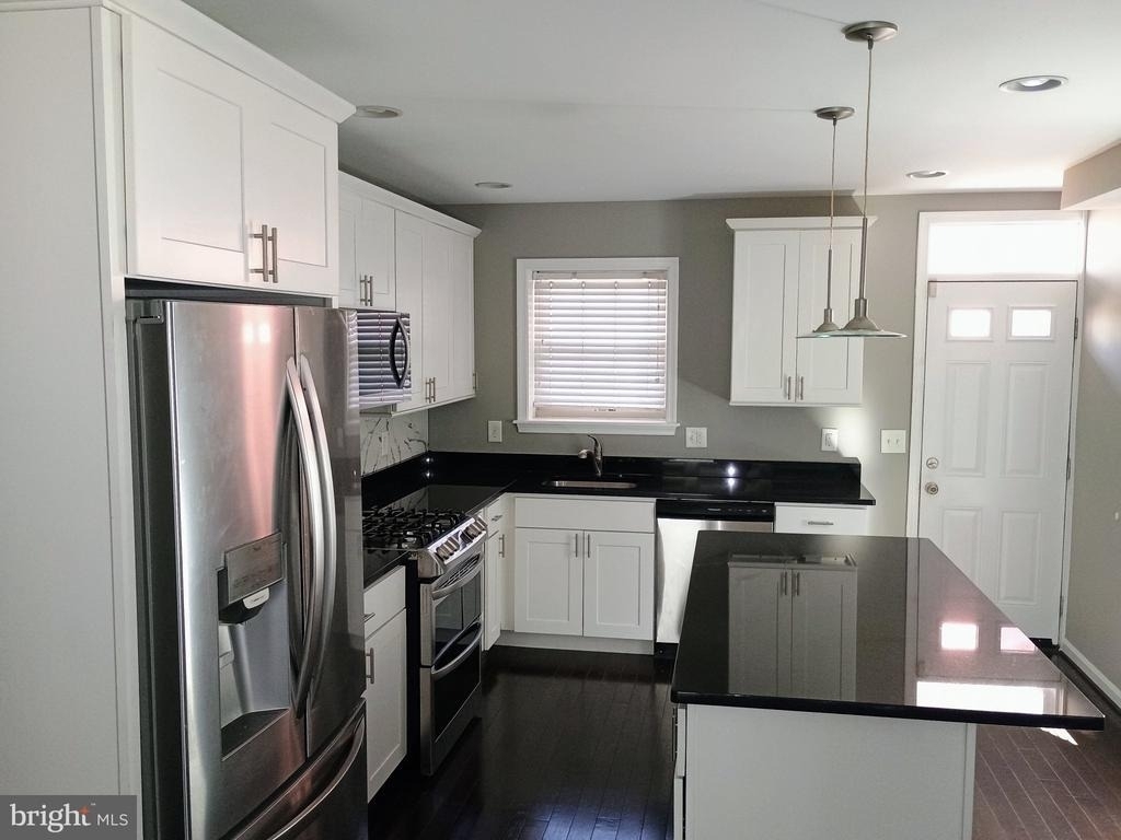 1 Clinton Street N - Photo 7