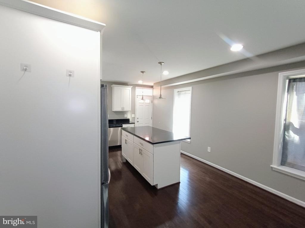 1 Clinton Street N - Photo 17
