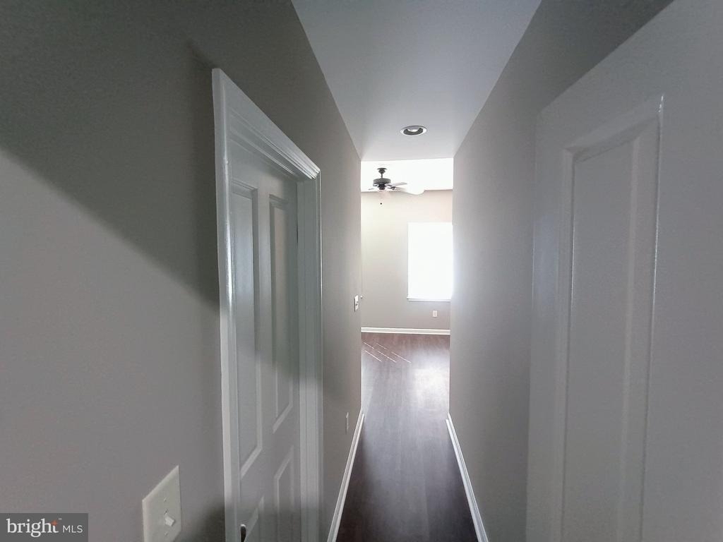 1 Clinton Street N - Photo 23