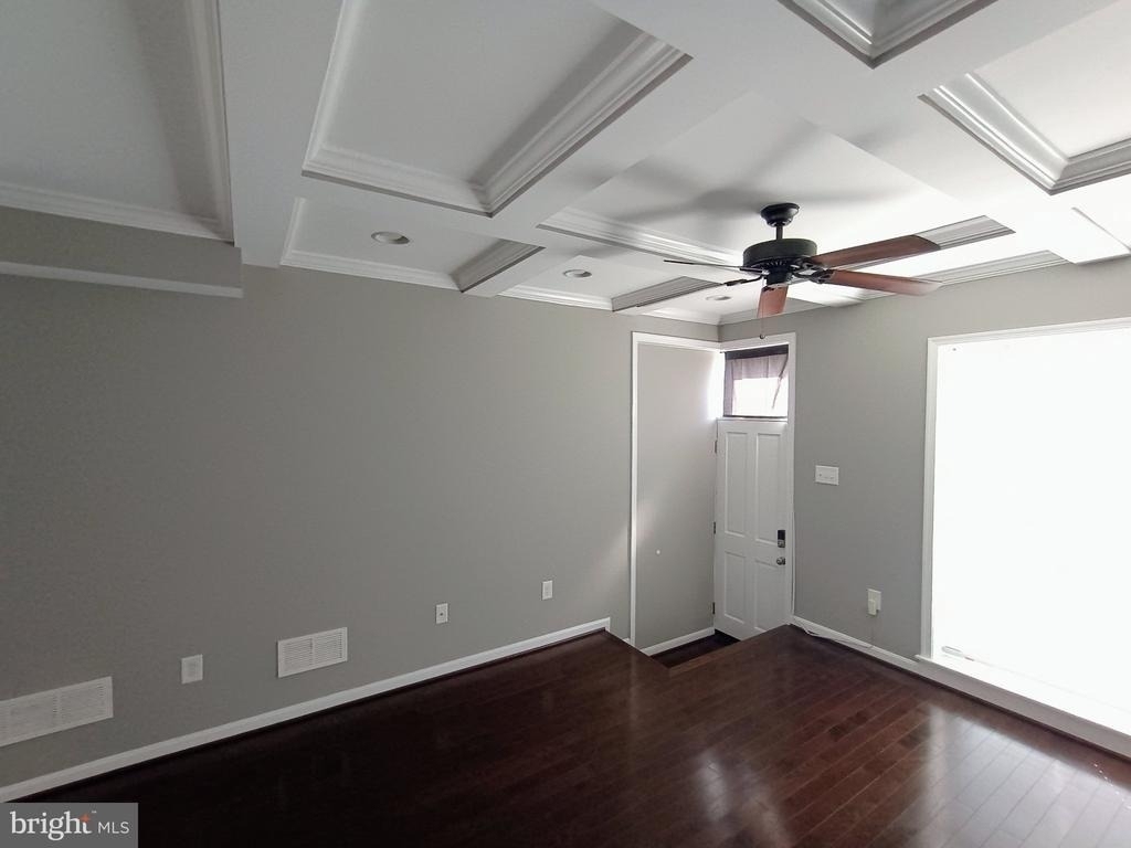 1 Clinton Street N - Photo 29