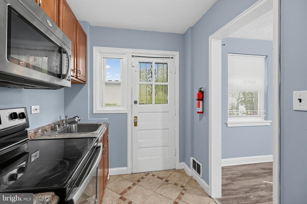 644 Burns Street Se - Photo 3