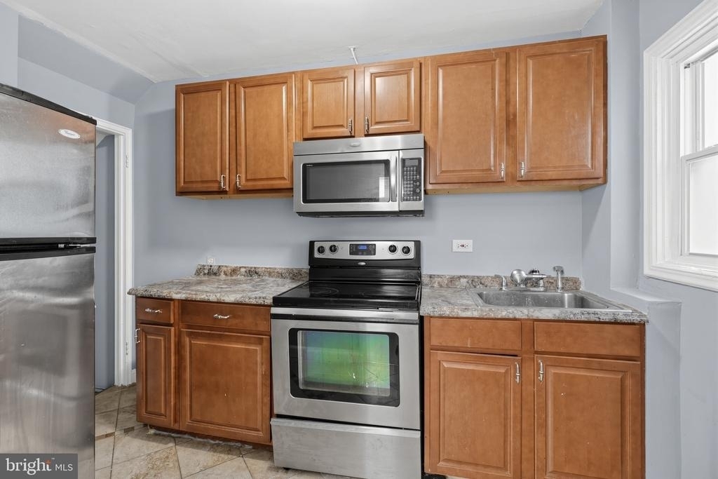 644 Burns Street Se - Photo 2