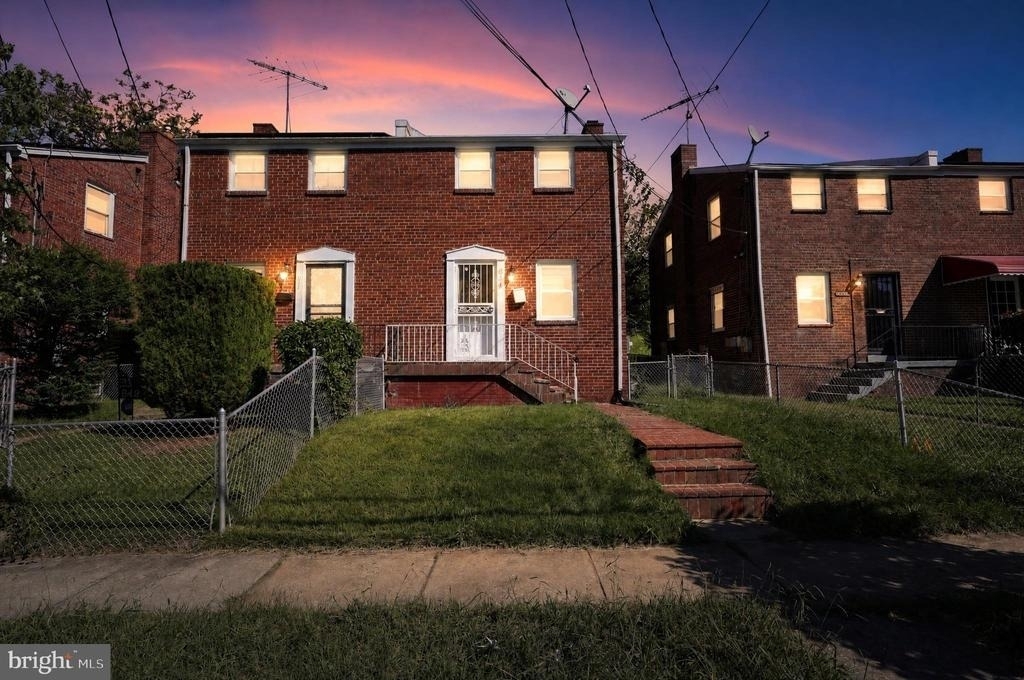 644 Burns Street Se - Photo 0