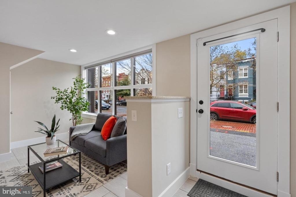 715 F Street Ne - Photo 14