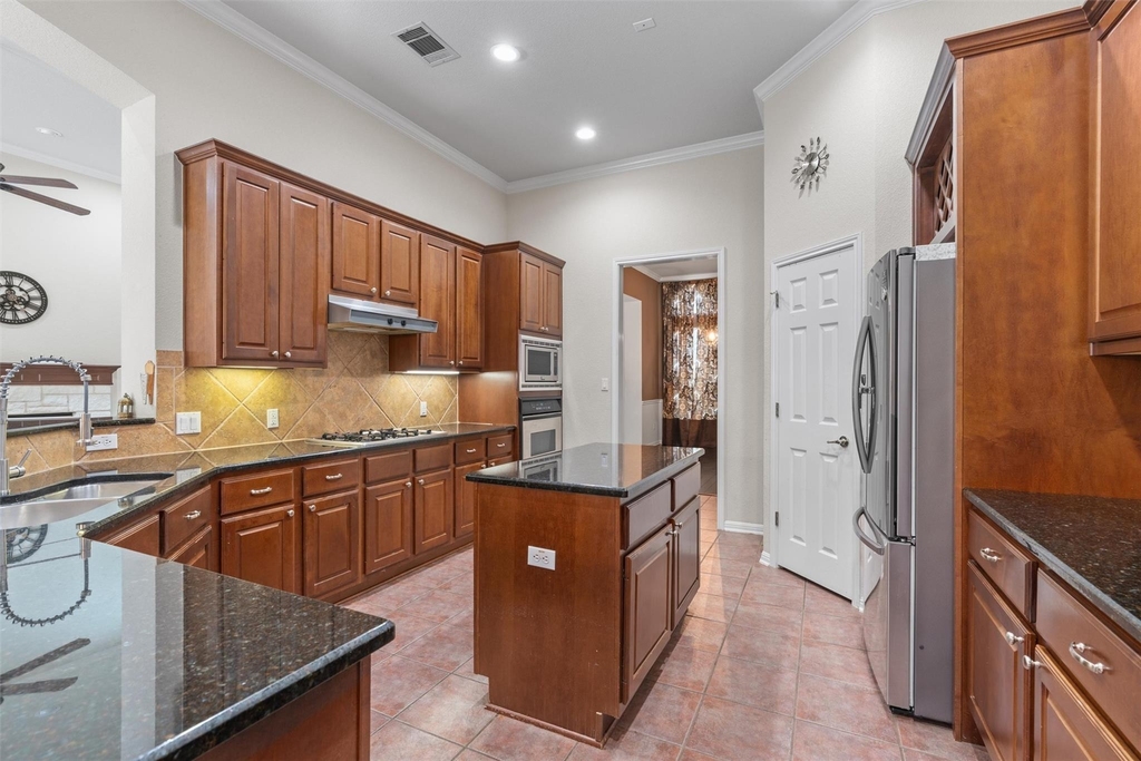 16004 Double Eagle Dr - Photo 11