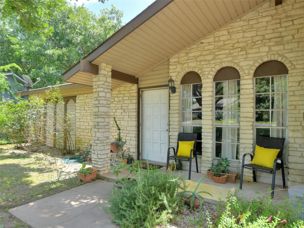 4911 Aberdeen Cir - Photo 1